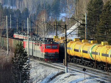 Поезда на Транссибирской железнодорожной магистрали