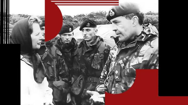 Маргарет Тэтчер и британские солдаты Маргарет Тэтчер и британские солдаты