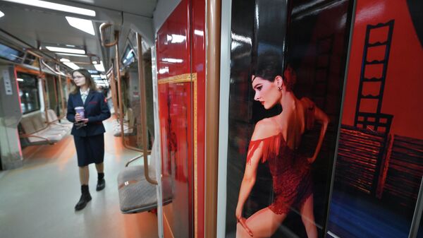 Запуск поезда метро в честь 250-летия Большого театра в Москве Запуск поезда метро в честь 250-летия Большого театра в Москве