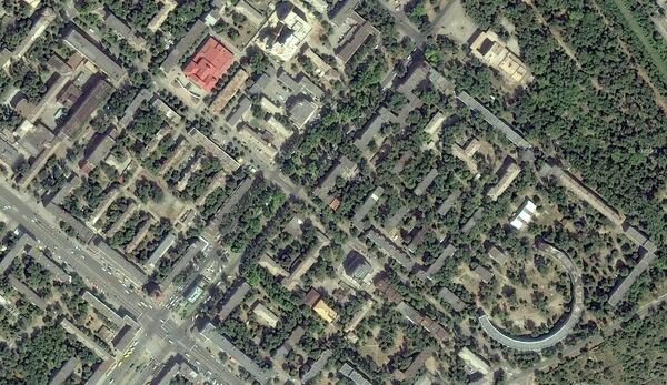 Планировка Соцгорода в Запорожье. Круглый дом, ДК ЗАлК (справа вверху в парке), ДК Металлургов (под красной крышей). Спутниковый снимок из Яндекс Карты