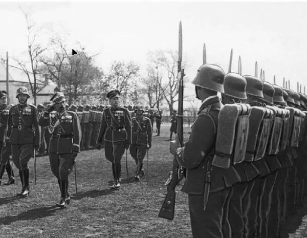 Смотр одной из частей польской Государственной полиции, 1939 год Смотр одной из частей польской Государственной полиции, 1939 год
