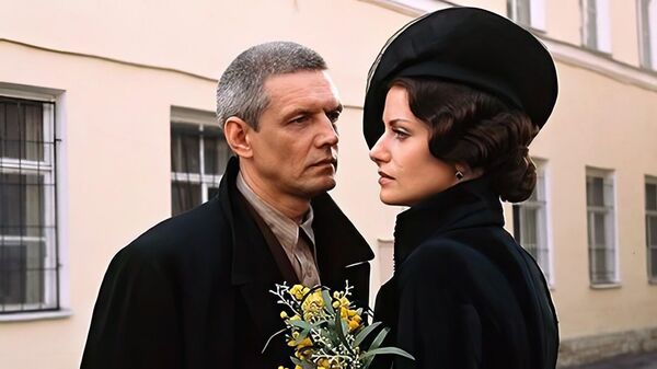 Александр Галибин в роли мастера и Анна Ковальчук в роли Маргариты. Кадр из сериала Мастер и Маргарита, 2005 года