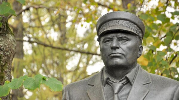 Памятник Владимиру Жириновскому на Новодевичьем кладбище