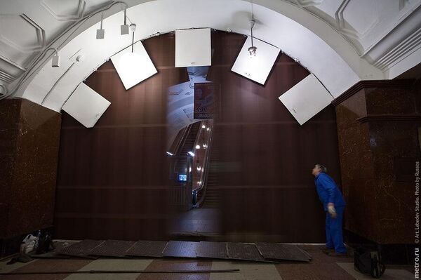 Закрытие гермодверей на станции метро Красные ворота. Фото из социальных сетей