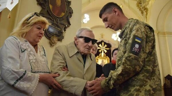 82-я годовщина создания дивизии Ваффен-СС Галичина в соборе св. Юра во Львове - последний ветеран дивизии и солдат ВСУ