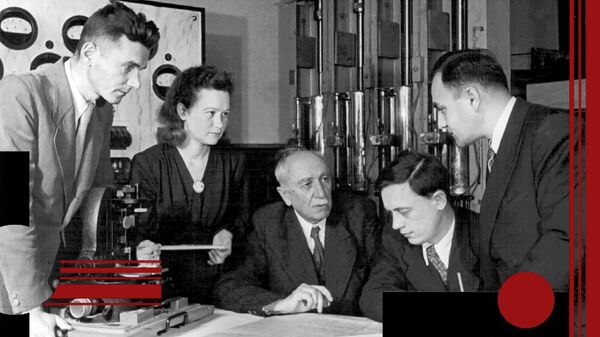 Академик Фёдор Проскура (в центре) за работой