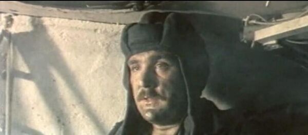 Сергей Маковецкий. Кадр из фильма Экипаж машины боевой