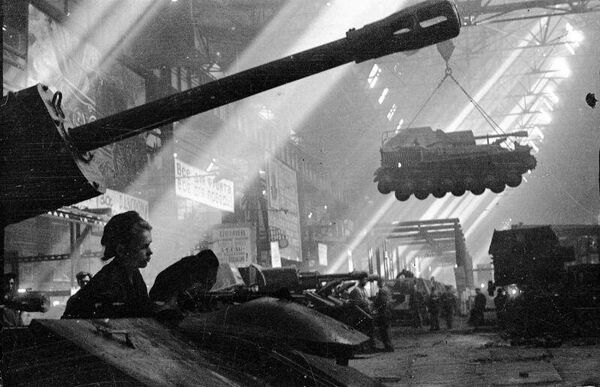 Сборка СУ-76 на Горьковском автозаводе