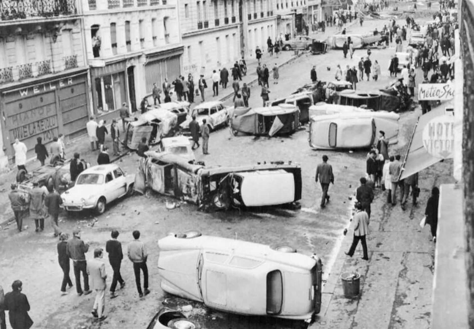 Баррикады в Латинском квартале Парижа 11 мая 1968 года - РИА Новости, 1920, 08.05.2026
