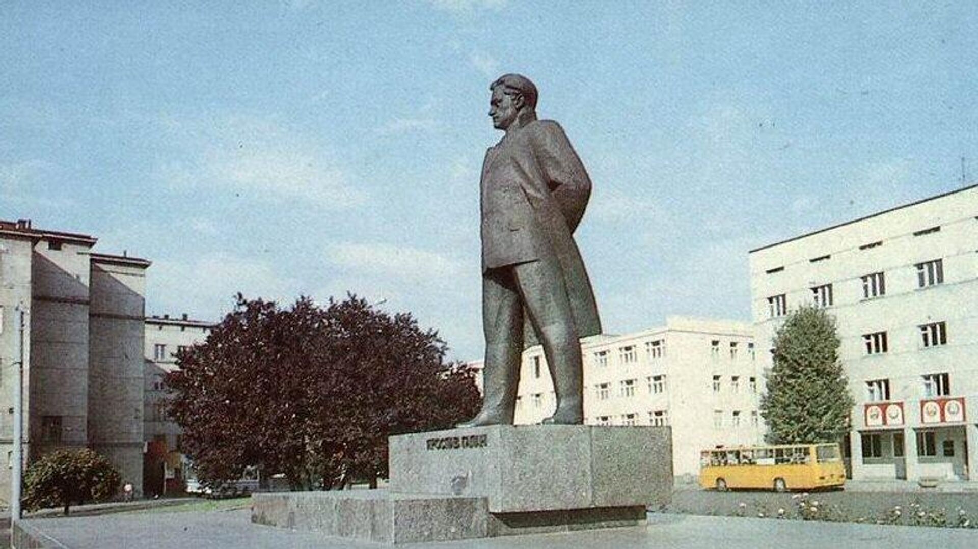 Памятник Ярославу Галану во Львове  - РИА Новости, 1920, 12.05.2026