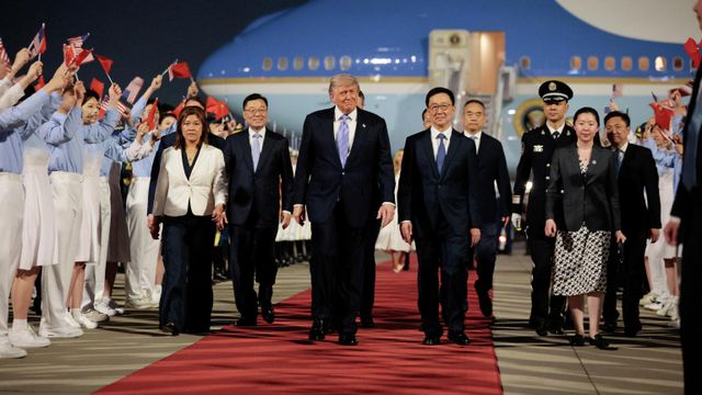 В слабой позиции: визит Трампа к Си начался