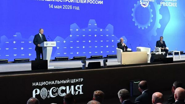 Президент РФ Владимир Путин выступает на X съезде Союза машиностроителей России в Национальном центре Россия