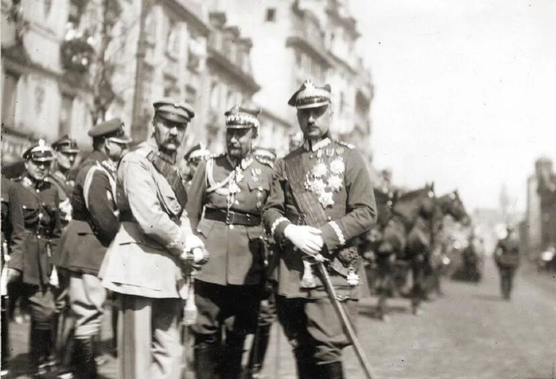 Юзеф Пилсудский, Тадеуш Розвадовский и Казимеж Соснковский, 1923 год Юзеф Пилсудский, Тадеуш Розвадовский и Казимеж Соснковский, 1923 год - РИА Новости, 1920, 15.05.2026
