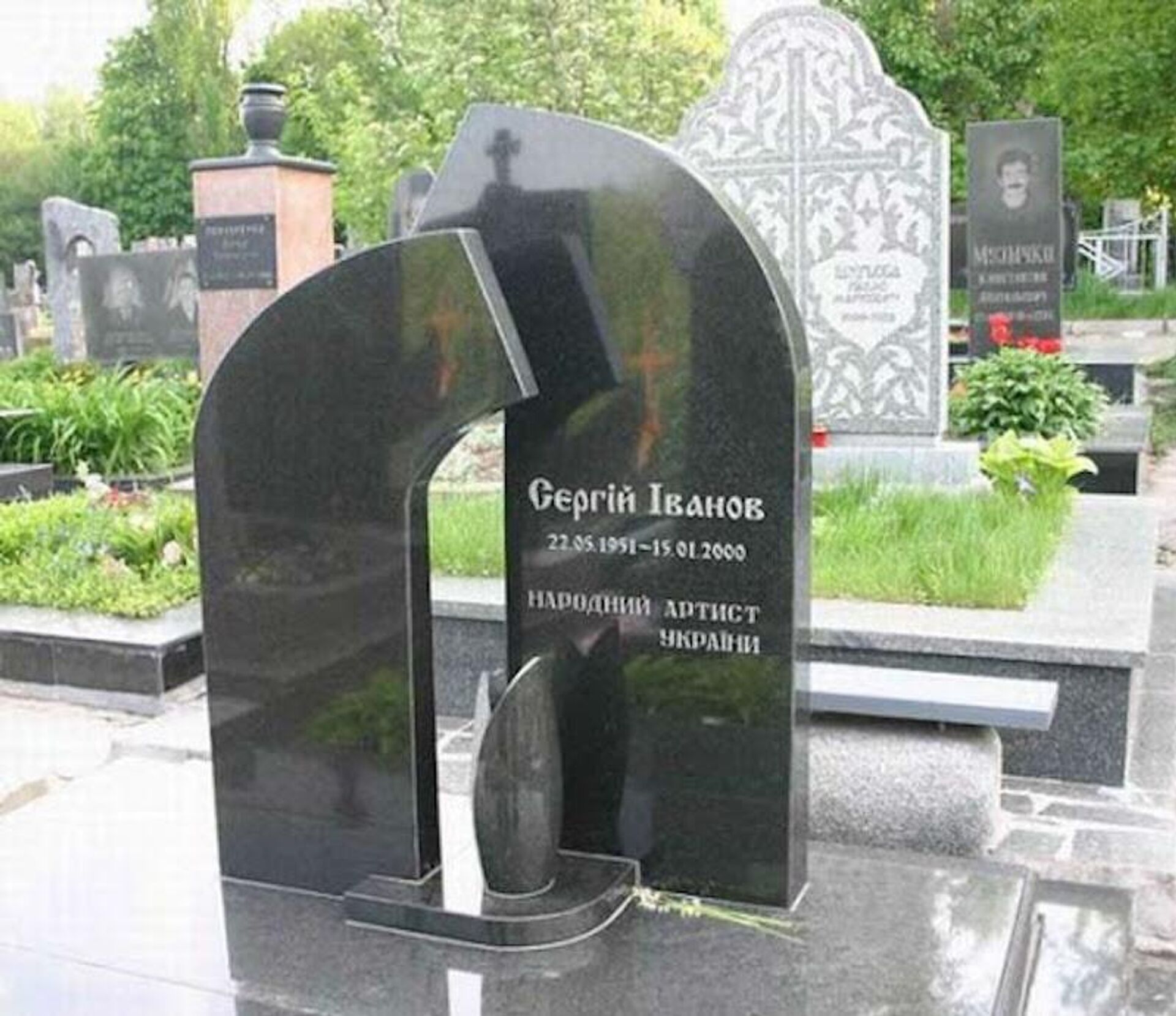 Памятник Сергей Иванову на Байковом кладбище. Фото из социальных сетей Памятник Сергей Иванову на Байковом кладбище. Фото из социальных сетей - РИА Новости, 1920, 15.05.2026