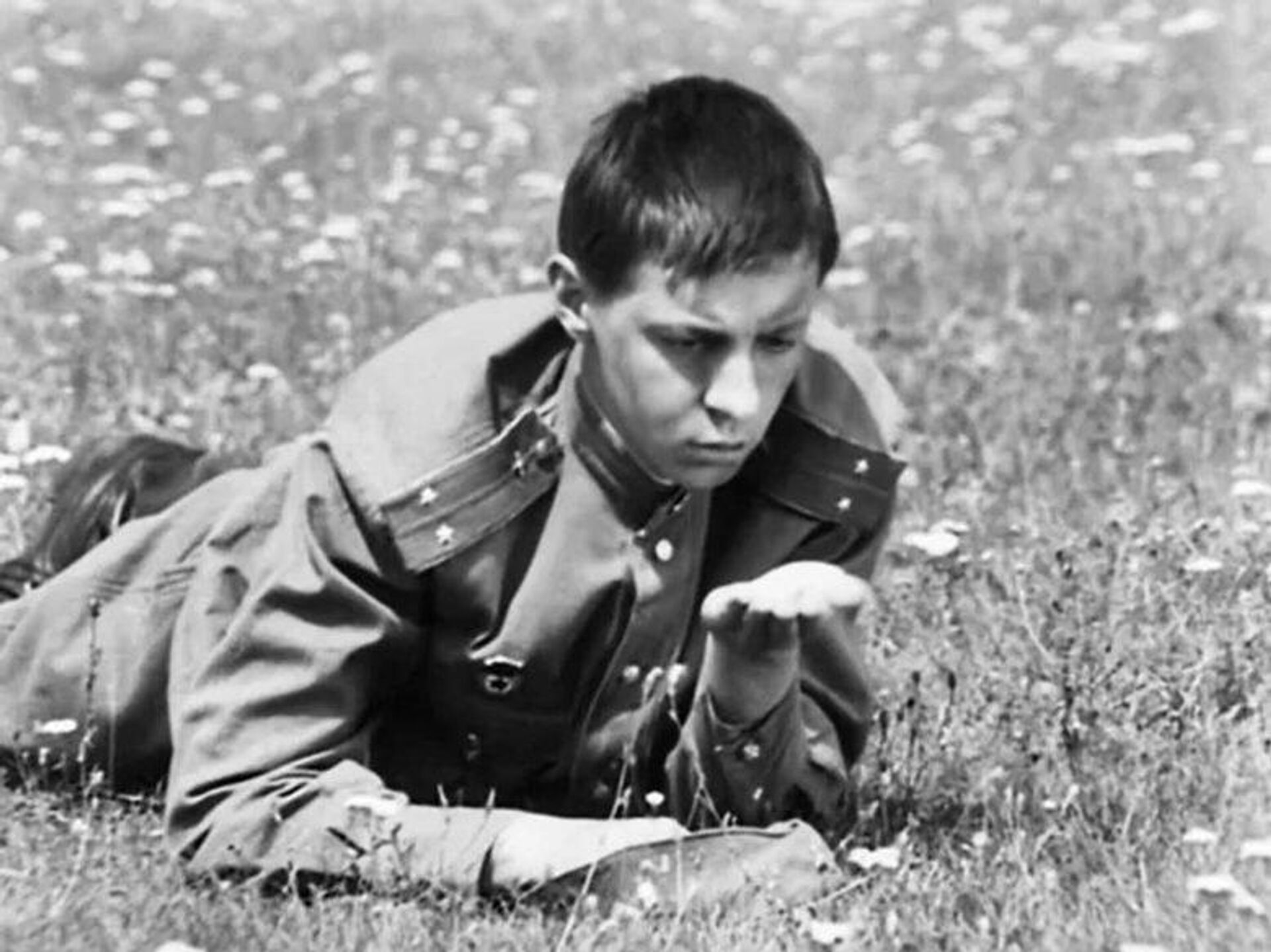 Сергей Иванов. Кадр из фильма В бой идут одни старики (1973 год) Сергей Иванов. Кадр из фильма В бой идут одни старики (1973 год) - РИА Новости, 1920, 15.05.2026