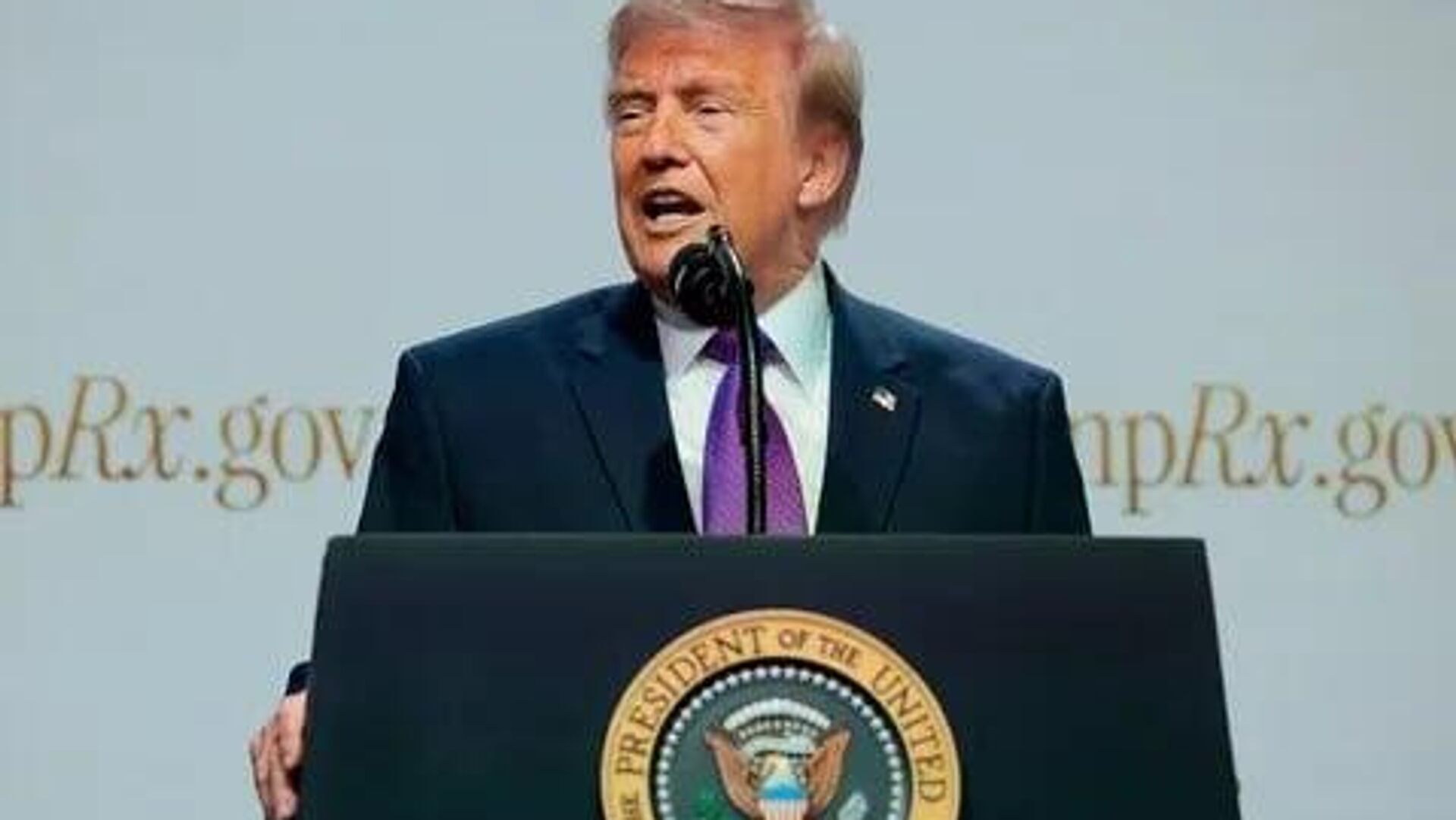 ‼ Дональд Трамп назвал выдвинутые обвинения экс-главе Кубы Раулю Кастро очень важным моментом ‼ Дональд Трамп назвал выдвинутые обвинения экс-главе Кубы Раулю Кастро очень важным моментом - РИА Новости, 1920, 20.05.2026