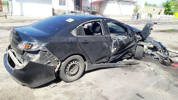 Сегодня утром в Раденске Алешкинского округа Херсонской области украинский дрон атаковал гражданский автомобиль рядом со зданием почты — пострадали мужчины 1943 и 1946 годов рождения