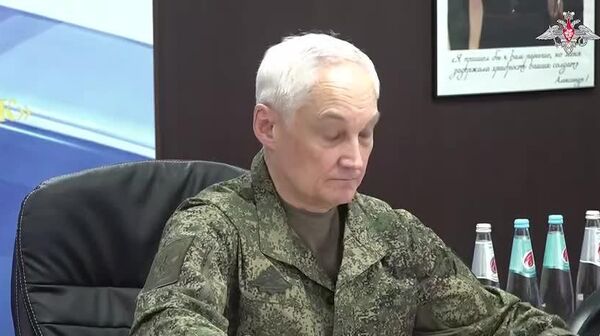 Министр обороны РФ Андрей Белоусов посетил группировку войск Восток и провел совещание на одном из пунктов управления, сообщили в Минобороны России