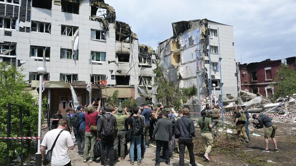 Иностранные журналисты посетили Старобельск и Луганск