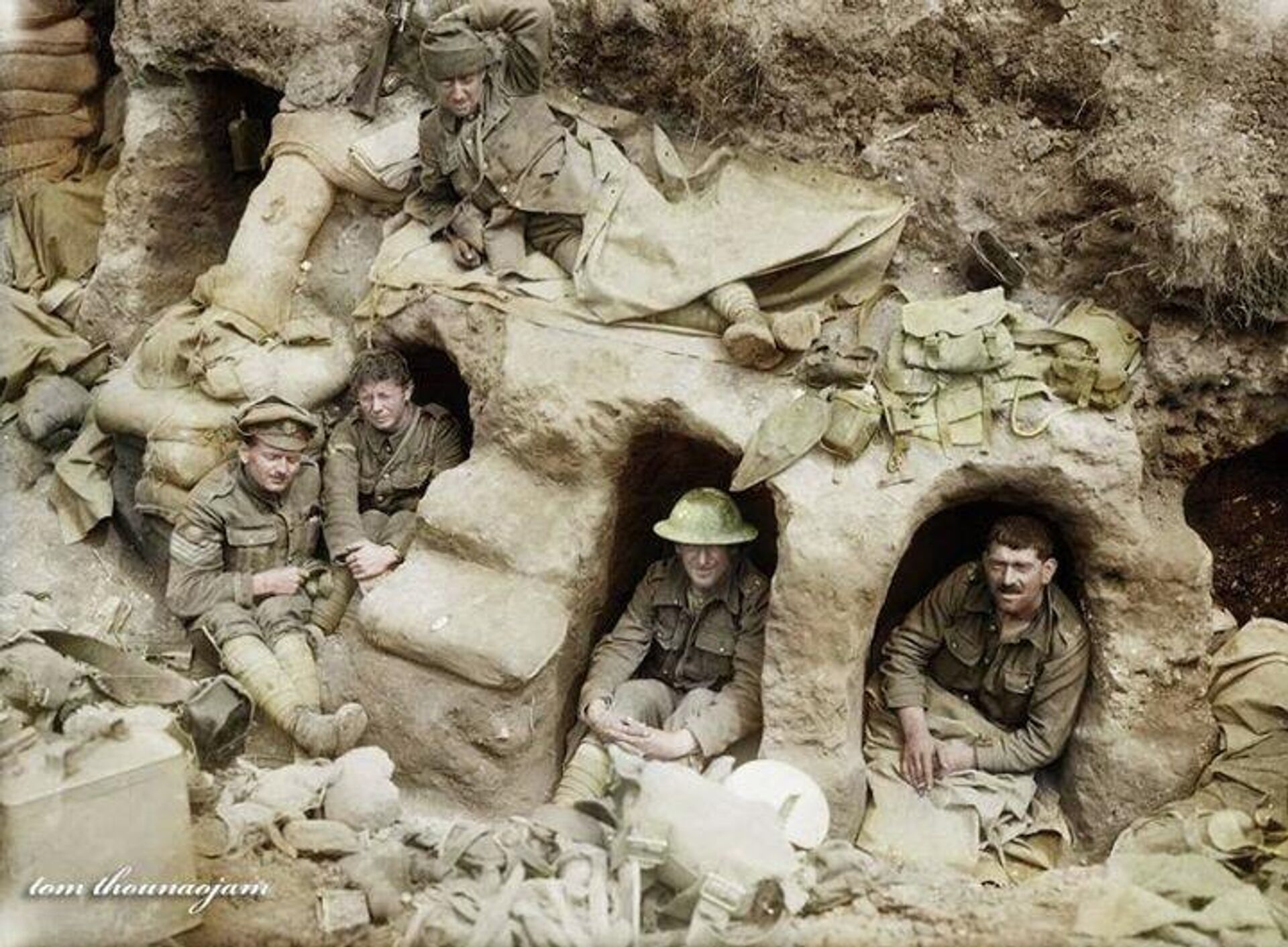 Британские солдаты в бетонированном немецком окопе. Сомма, июль 1916 года - РИА Новости, 1920, 25.05.2026