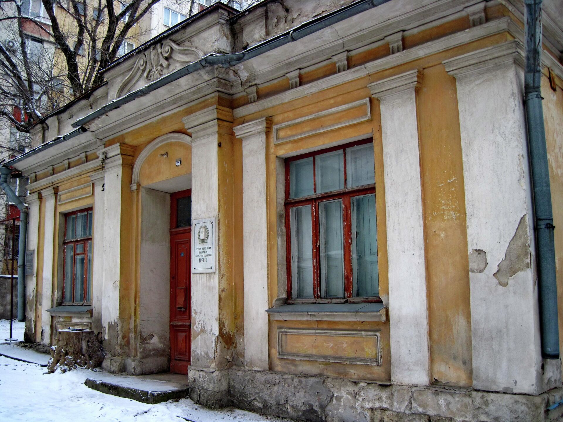 Дом в Симферополе, в котором в 1926-31 годах жил Константин Тренёв Дом в Симферополе, в котором в 1926-31 годах жил Константин Тренёв - РИА Новости, 1920, 26.05.2026
