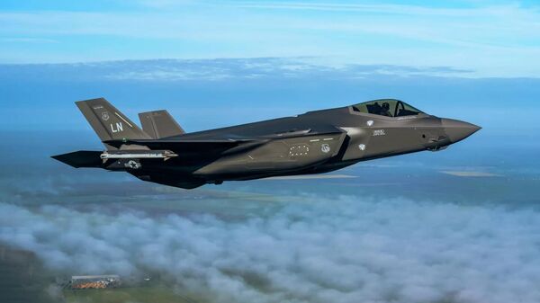 Американский истребитель-бомбардировщик F-35A