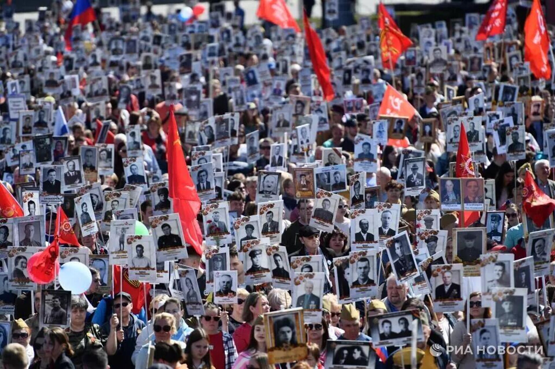 Участники акции Бессмертный полк, посвященной 77-й годовщине Победы в Великой Отечественной войне в Екатеринбурге - РИА Новости, 1920, 29.05.2026