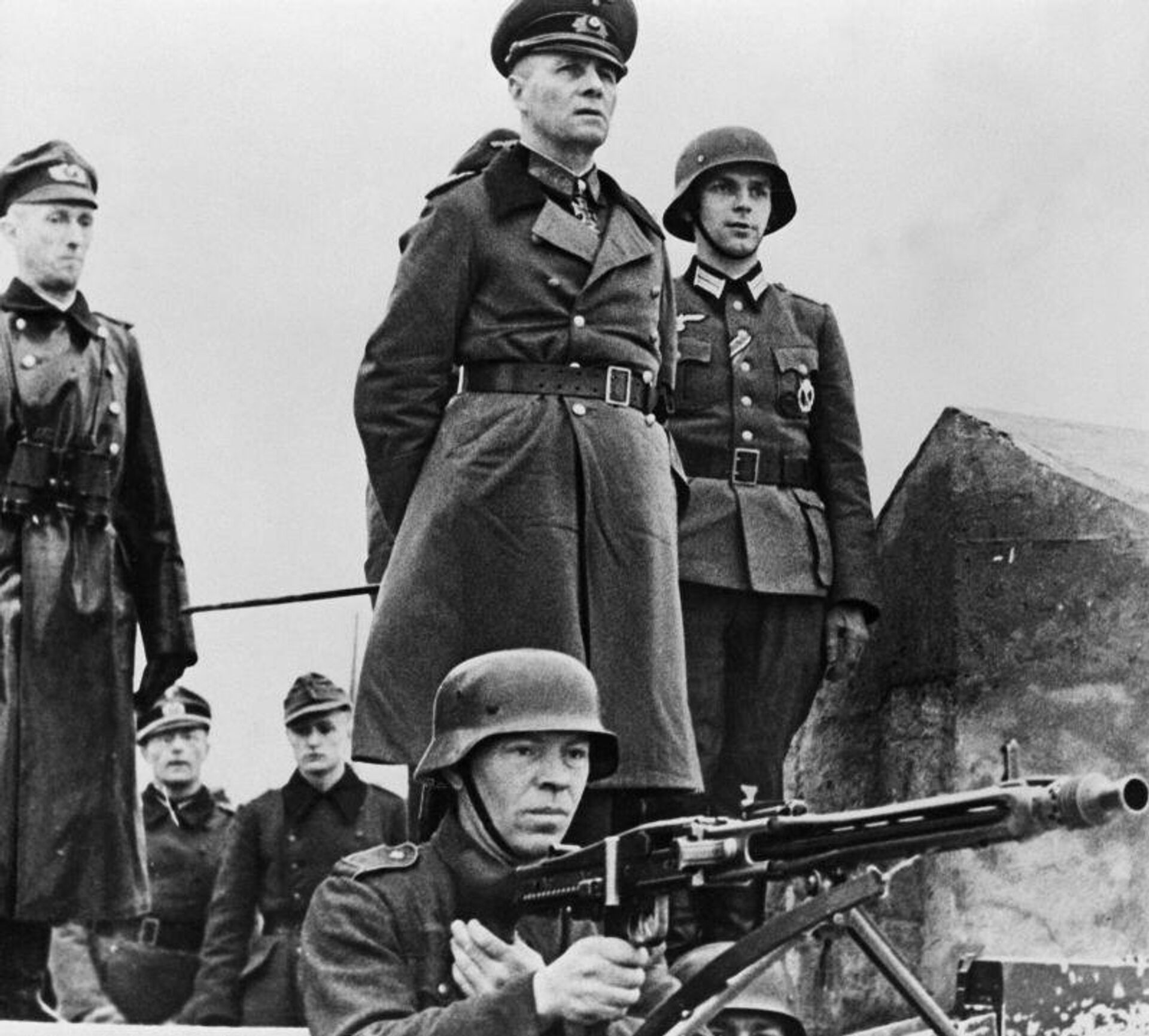 Эрвин Роммель инспектирует береговую оборону Нормандии, 1944 год - РИА Новости, 1920, 29.05.2026