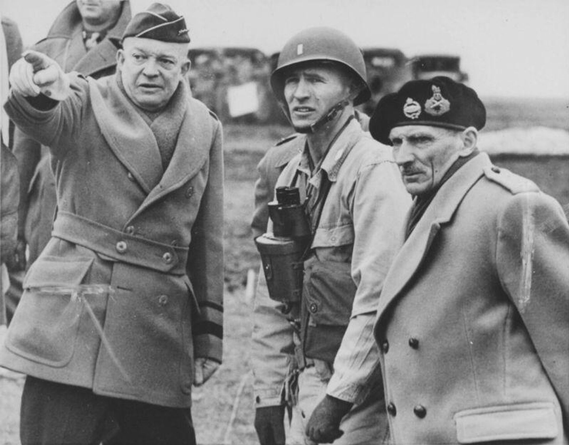 Дуайт Эйзенхауэр и Бернард Монтгомери в Нормандии, 1944 год - РИА Новости, 1920, 29.05.2026