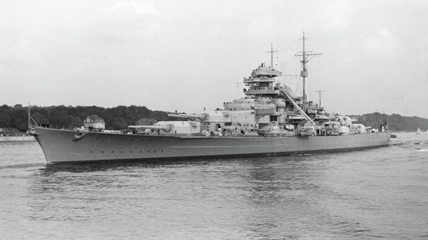 Линкоры Гитлера: fleet in being* против Красной армии