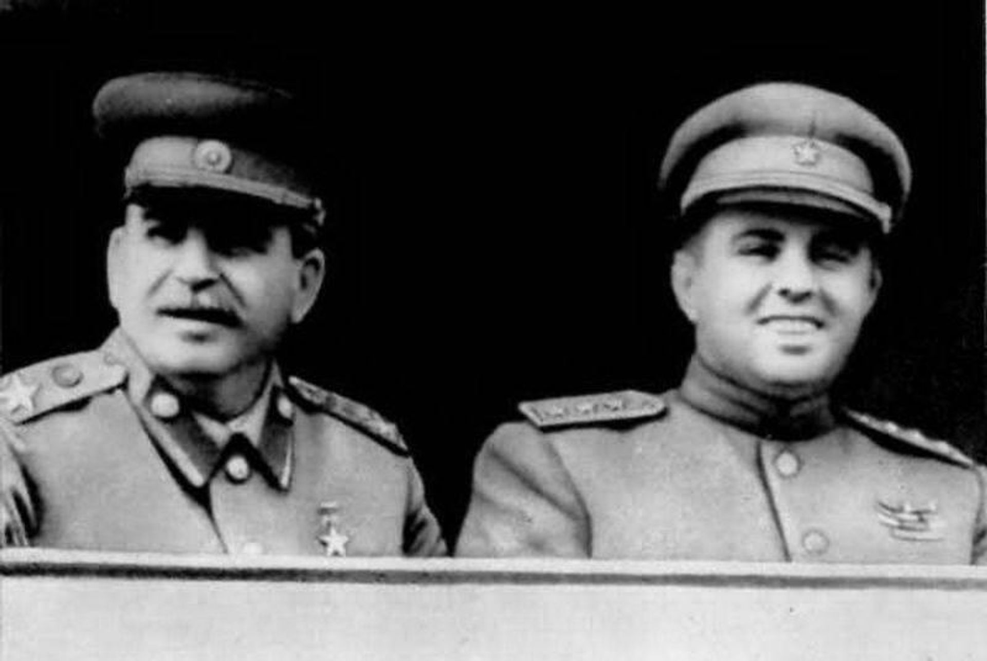 Иосиф Сталин и Энвер Ходжа - РИА Новости, 1920, 02.06.2026