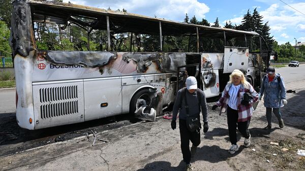 Последствия беспилотной атаки со стороны ВСУ на автобус в ДНР