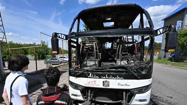 Последствия беспилотной атаки со стороны ВСУ на автобус в ДНР