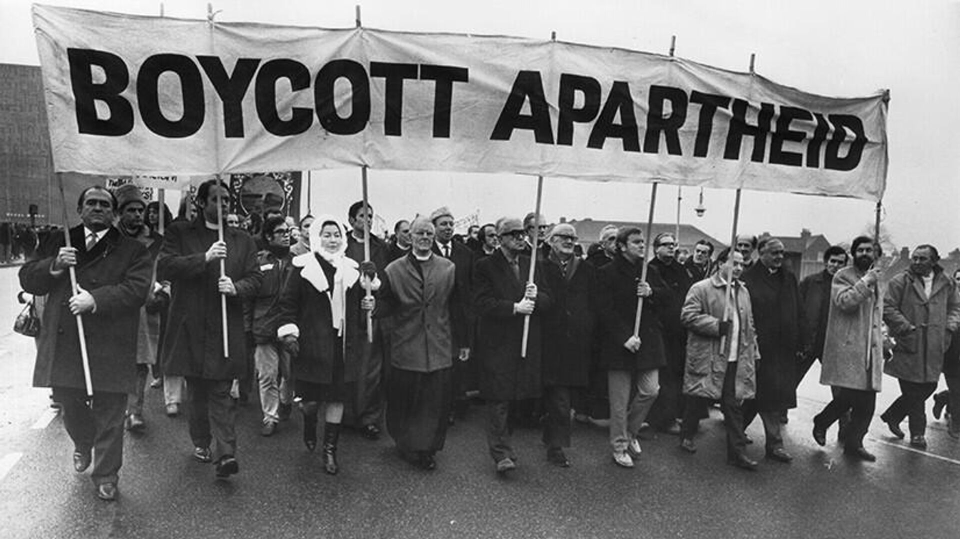Демонстрация против апартеида в ЮАР. Лондон, 1989 год - РИА Новости, 1920, 04.06.2026