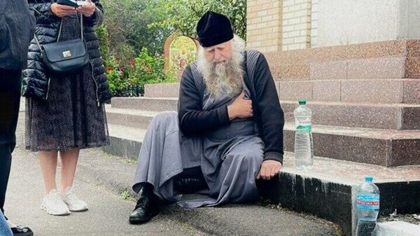 Архимандрита УПЦ избили во время захвата собора в Кременчуге, — СПЖ