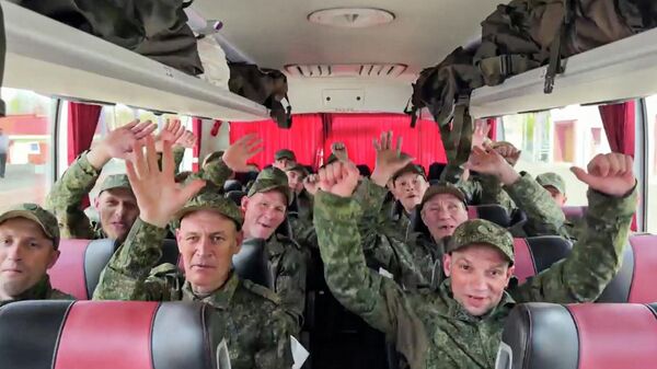 Россия вернула 185 военнослужащих из украинского плена Россия вернула 185 военнослужащих из украинского плена