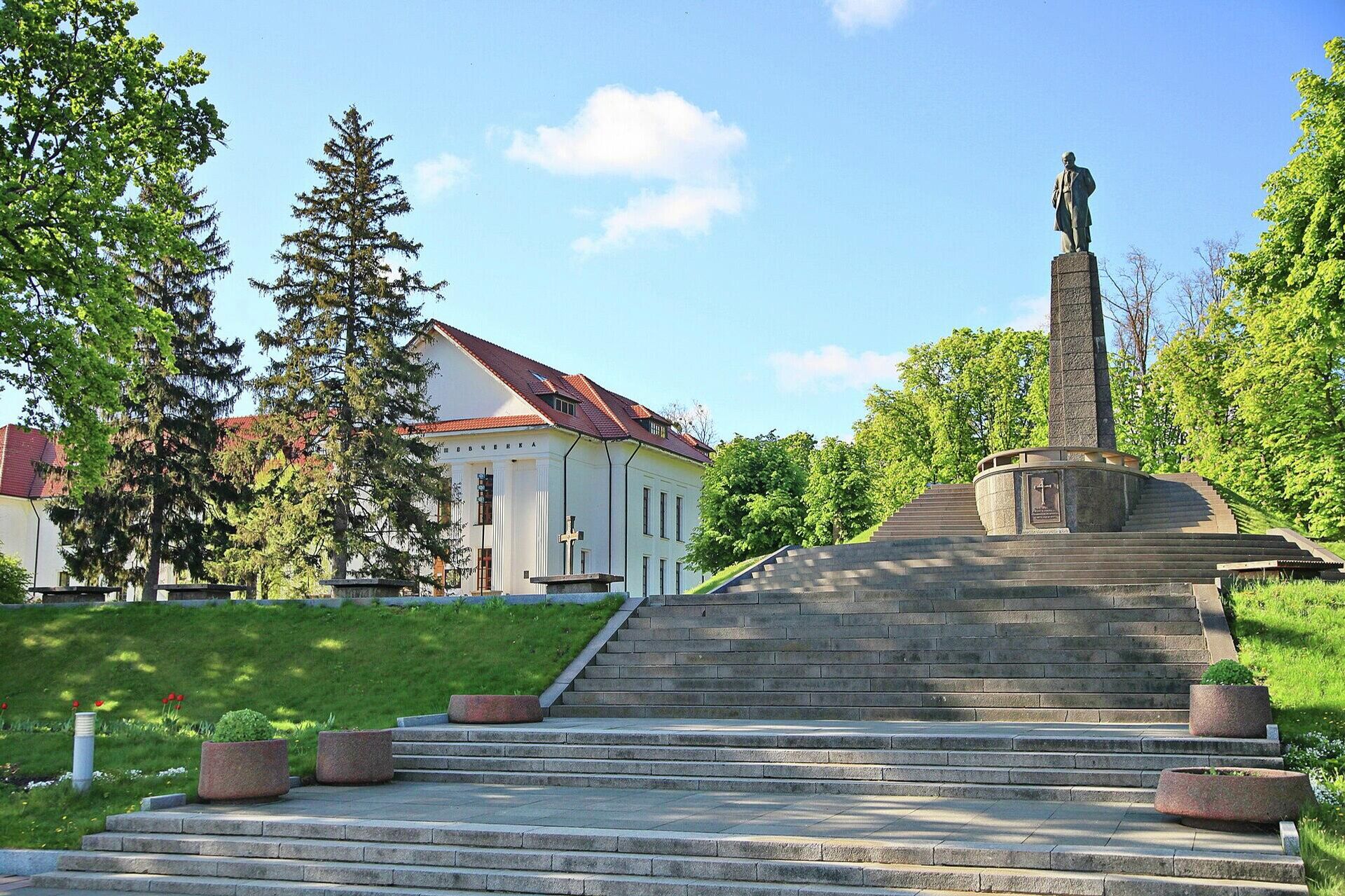 Могила и памятник Т.Г. Шевченко в Каневе - РИА Новости, 1920, 07.06.2026