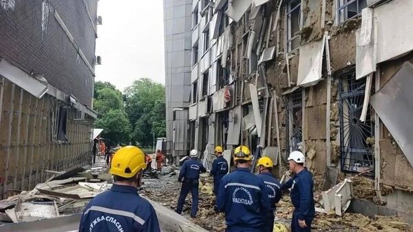 Бизнес-центр в Краснодаре получил серьезные повреждения в результате ночной атаки ВСУ, сообщает оперштаб Кубани