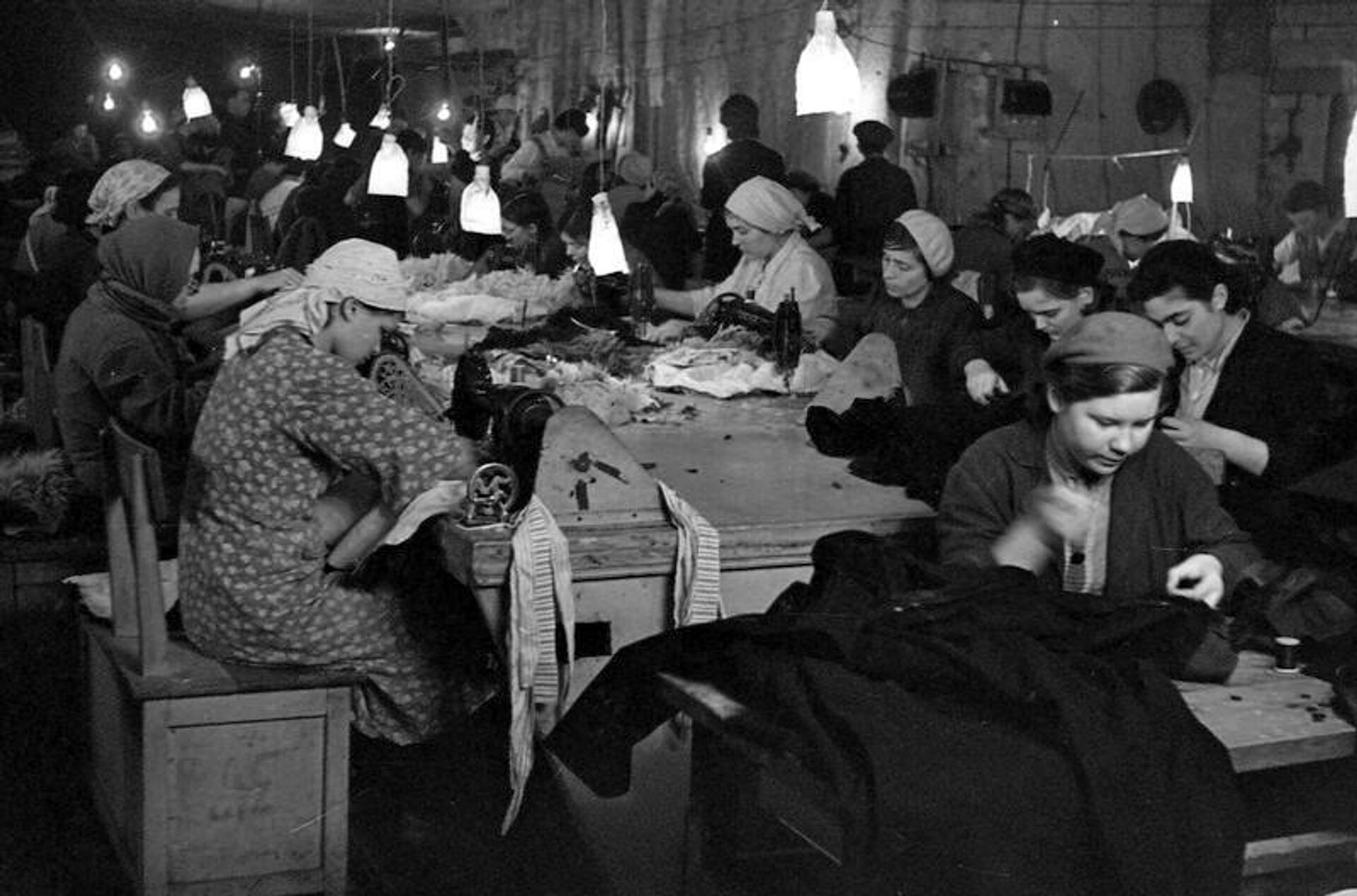 Работа Спецкомбината №2 в Севастополе. 1941 или 1942 год Работа Спецкомбината №2 в Севастополе. 1941 или 1942 год - РИА Новости, 1920, 11.06.2026