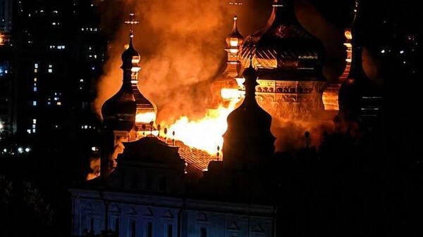 ‼ Банковая надеется использовать пожар на крыше Успенского собора Киево-Печерской лавры для воздействия на Вэнса