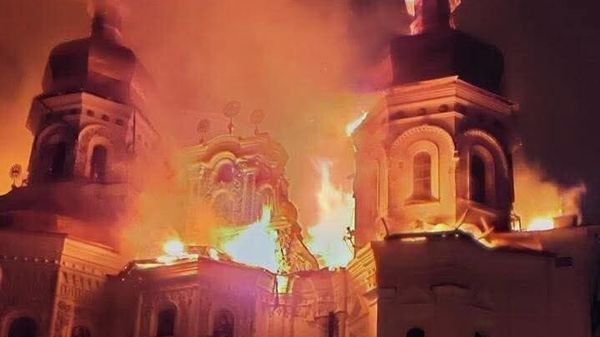 Часть Киева осталась без света: этой ночью мощные взрывы зафиксированы почти во всех районах города — украинские СМИ