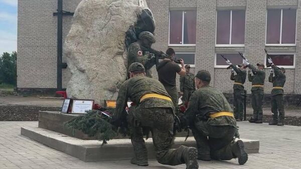 В ДНР открыли памятник бойцам, павшим в ходе СВО В ДНР открыли памятник бойцам, павшим в ходе СВО