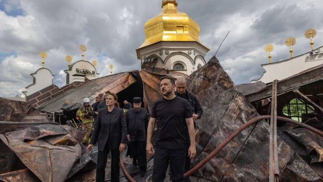 Пока Зеленский разыгрывает российский след после удара