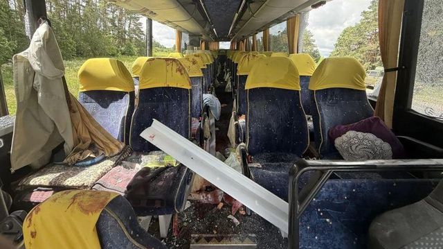 © Фото : Егор Ковальчук / Telegram / автобус в Брянской области после удара БПЛА ВС Украины Атака на автобус с детьми, Фёдоров пригрозил Крыму. Итоги 17 июня