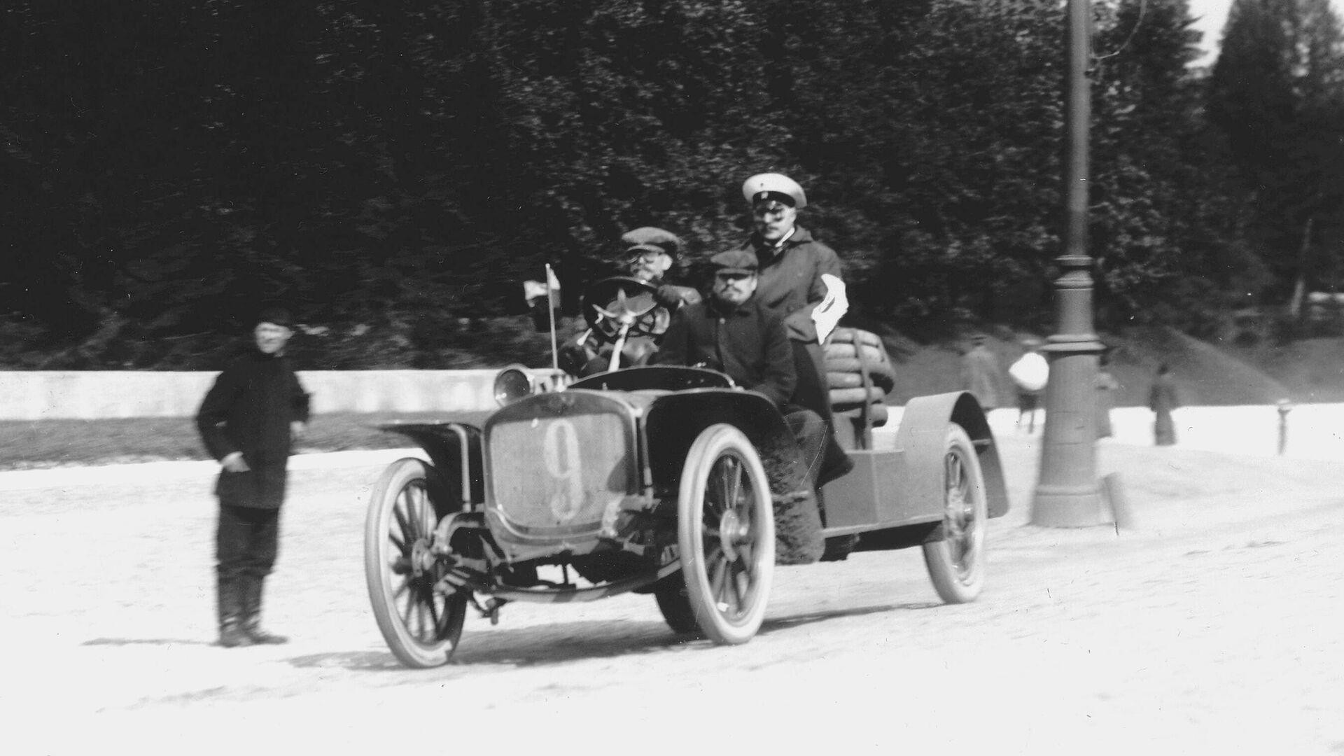 Первый Руссо-балт во время пробега, август 1909 года Первый Руссо-балт во время пробега, август 1909 года - РИА Новости, 1920, 21.06.2026