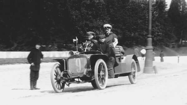 Первый Руссо-балт во время пробега, август 1909 года Первый Руссо-балт во время пробега, август 1909 года