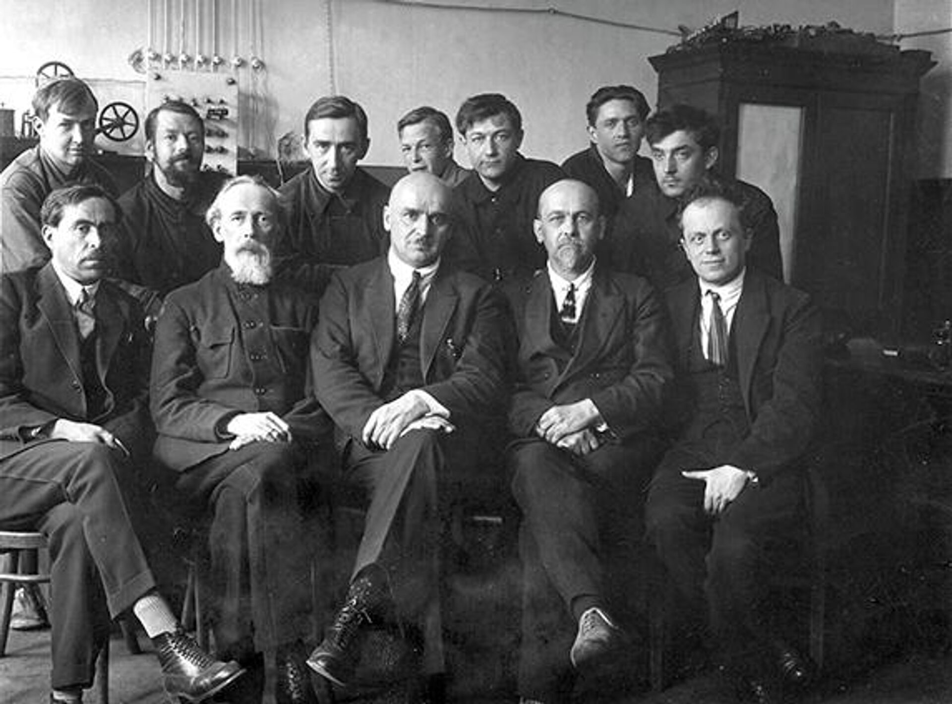 Коллектив Остехбюро. В центре - Владимир Бекаури - РИА Новости, 1920, 18.06.2026