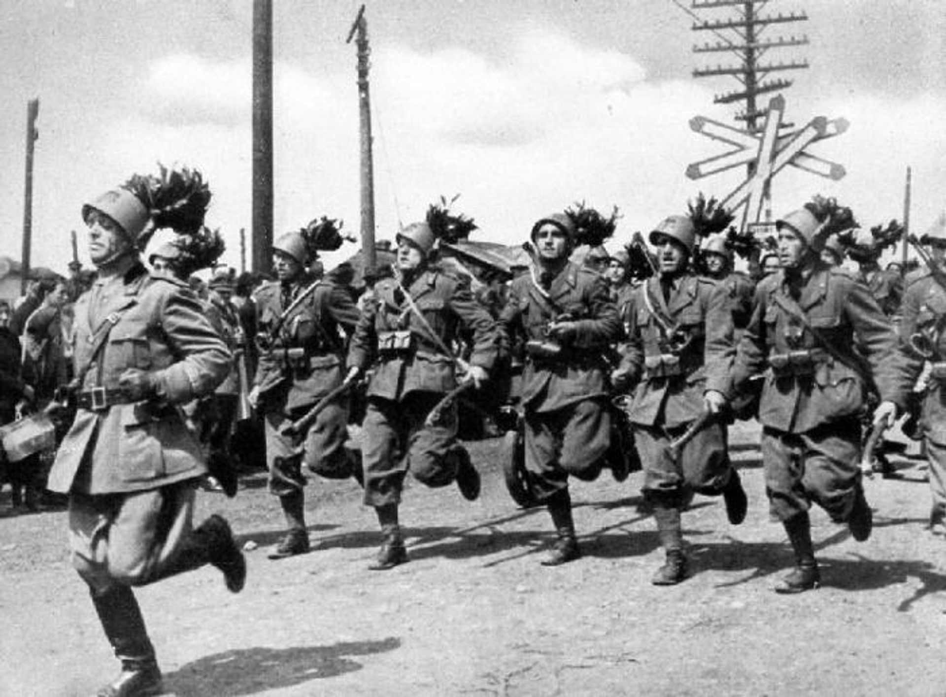Берсальеры 3-й итальянской подвижной (моторизованной) дивизии на территории СССР, лето 1941 года - РИА Новости, 1920, 22.06.2026