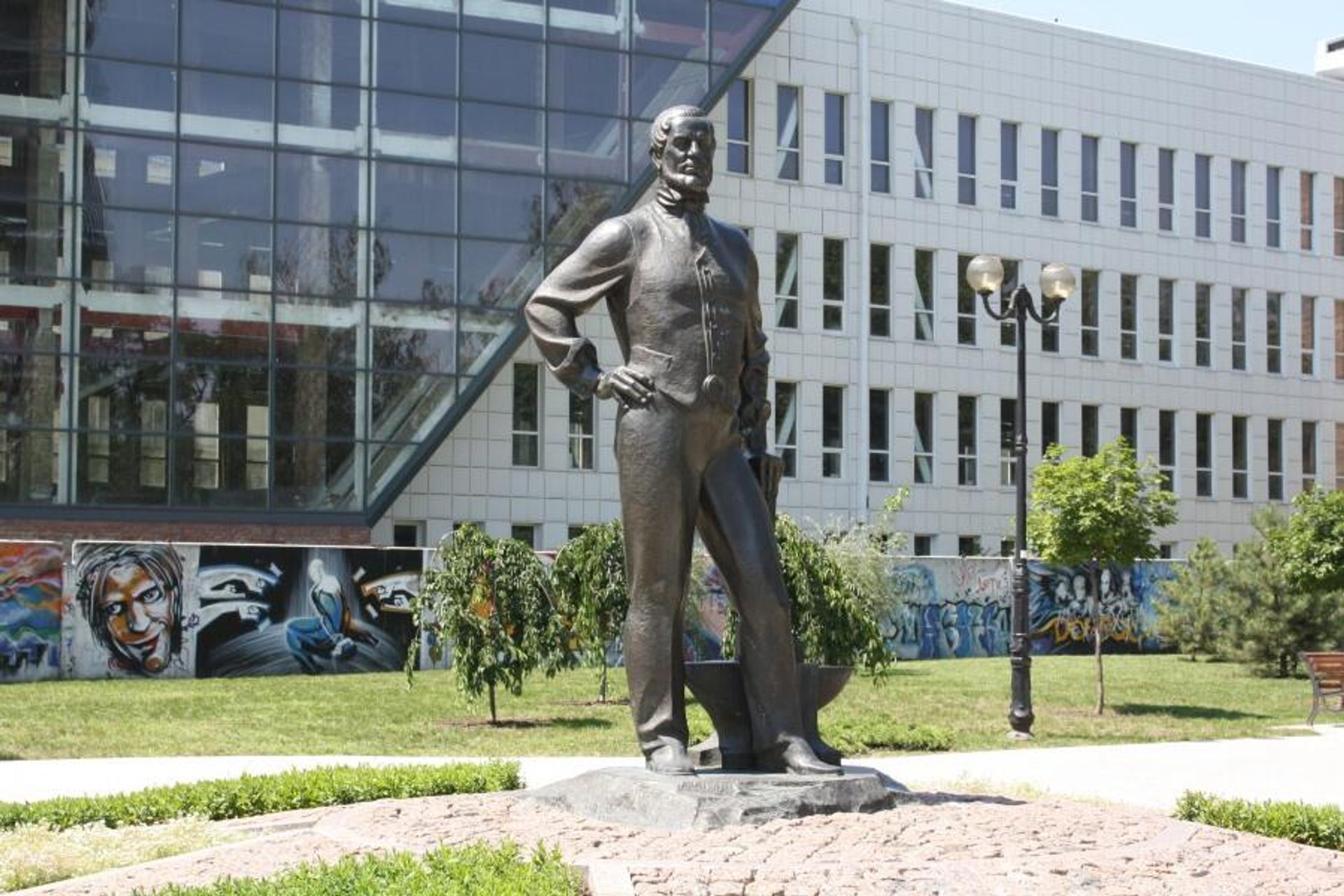 Памятник Джону Юзу в Донецке Памятник Джону Юзу в Донецке - РИА Новости, 1920, 23.06.2026
