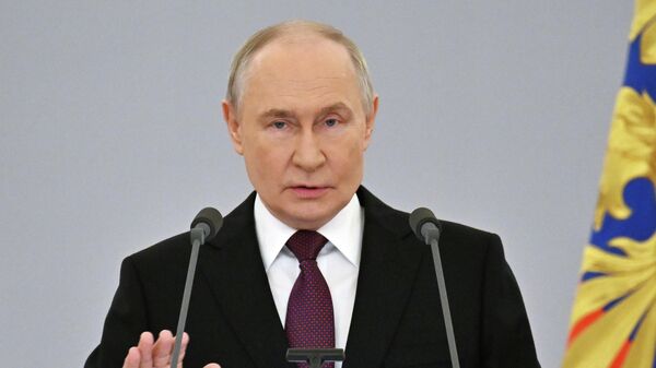 Встреча Владимира Путина с выпускниками вузов силовых ведомств Встреча Владимира Путина с выпускниками вузов силовых ведомств